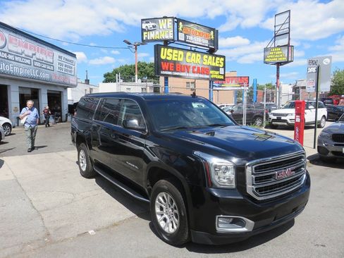 Used 2016 GMC Yukon SLT w/ Open Road Package AWD/4WD image 3
