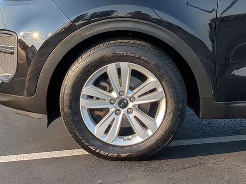 Used 2018 Kia Sportage LX image 11