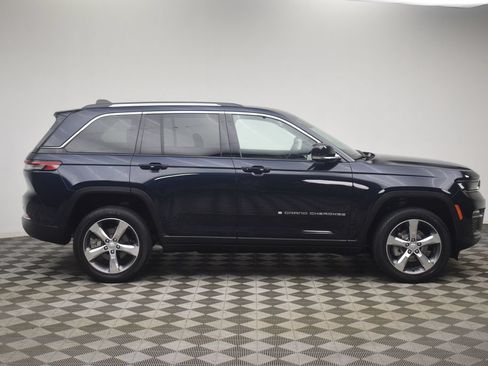 Used 2024 Jeep Grand Cherokee Limited w/ Luxury Tech Group II AWD/4WD image 15