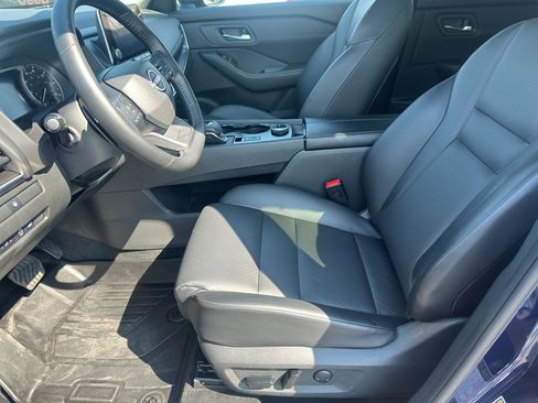 Used 2025 Nissan Rogue SV w/ SV Premium Package AWD/4WD image 10