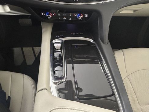 Used 2024 Buick Enclave Essence image 25
