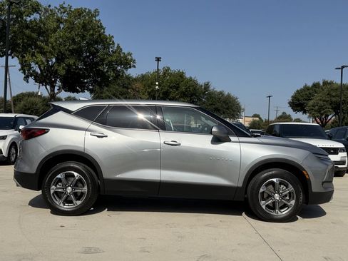Used 2025 Chevrolet Blazer LT FWD image 3