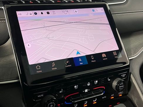 Used 2024 Jeep Grand Cherokee L Limited w/ Luxury Tech Group II image 20