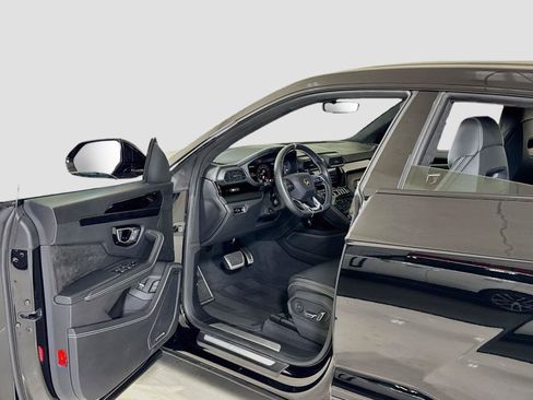 Used 2023 Lamborghini Urus S AWD/4WD image 12