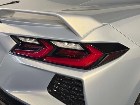 Used 2021 Chevrolet Corvette Stingray Premium Cpe w/ Z51 Performance Package image 17