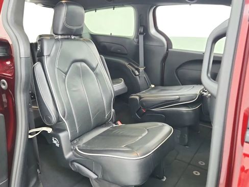 Used 2019 Chrysler Pacifica Limited w/ Advanced Safetytec Group image 44