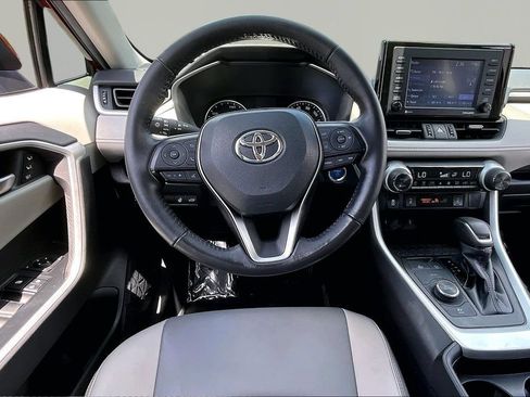 Used 2021 Toyota RAV4 XLE Premium AWD/4WD image 9