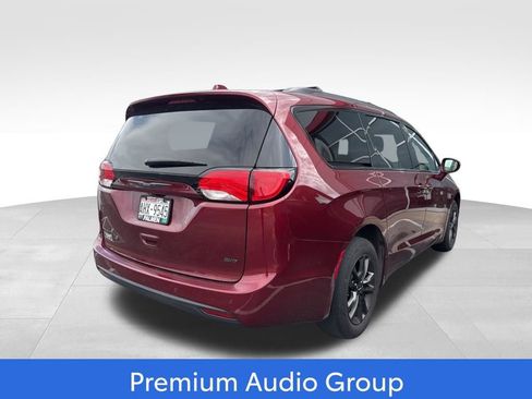 Used 2020 Chrysler Pacifica Touring-L w/ Premium Audio Group AWD/4WD image 4