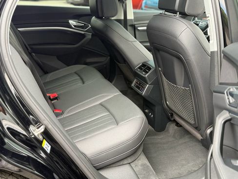 Used 2019 Audi e-tron Premium Plus image 38