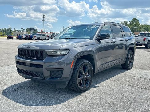 Used 2023 Jeep Grand Cherokee L Laredo RWD image 1
