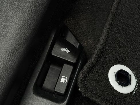 Certified 2025 Toyota Corolla LE FWD image 20
