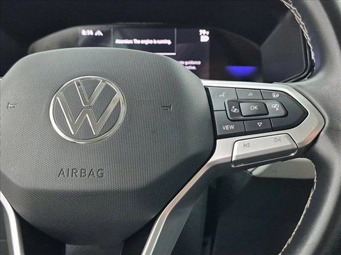 Used 2025 Volkswagen Taos S AWD/4WD image 30