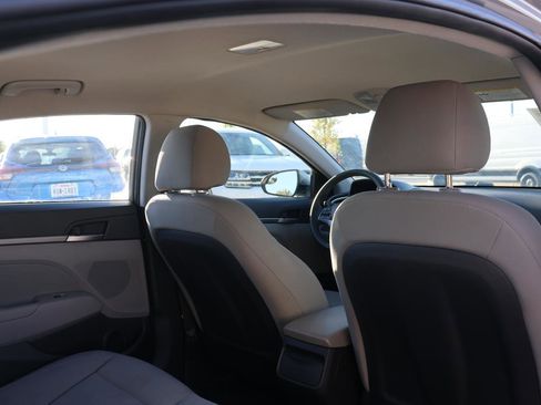 Used 2017 Hyundai Elantra SE image 15