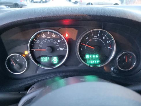 Used 2018 Jeep Wrangler Sahara w/ Connectivity Group image 17