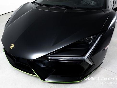 Used 2024 Lamborghini Revuelto AWD/4WD image 32