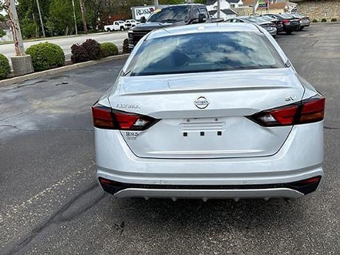 Used 2022 Nissan Altima 2.5 SV FWD image 6