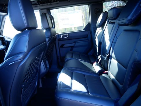 New 2025 Ford Bronco Badlands image 6