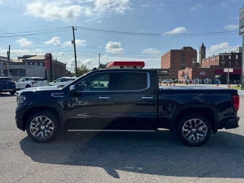 Used 2022 GMC Sierra 1500 Denali w/ Denali Reserve Package AWD/4WD image 3