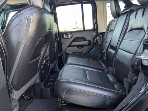 Used 2023 Jeep Wrangler Sahara image 27