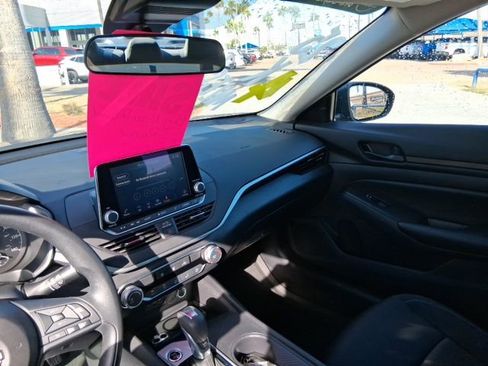 Used 2025 Nissan Altima 2.5 S FWD image 9