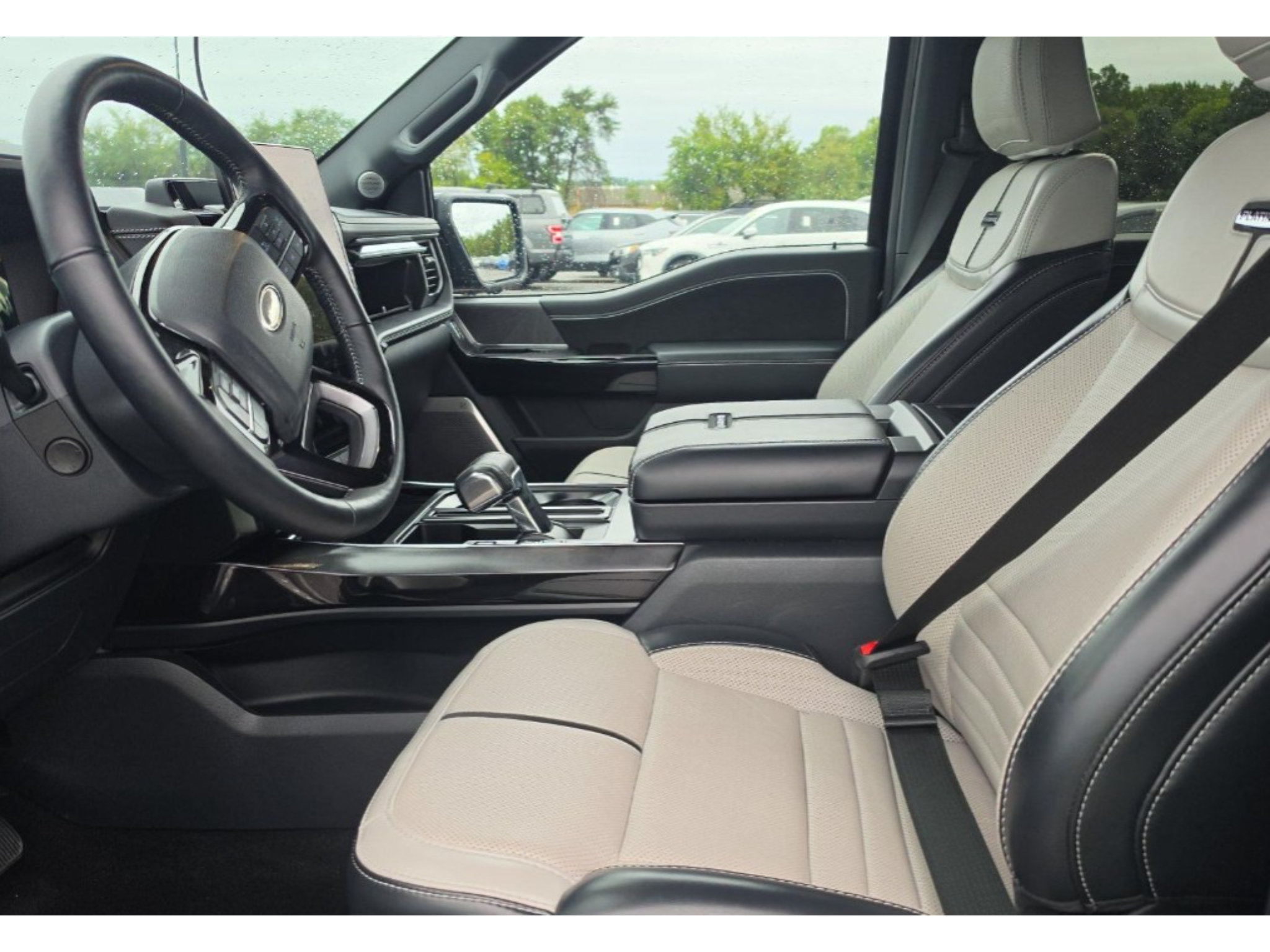 Used 2023 Ford F150 Lightning Platinum AWD/4WD image 5