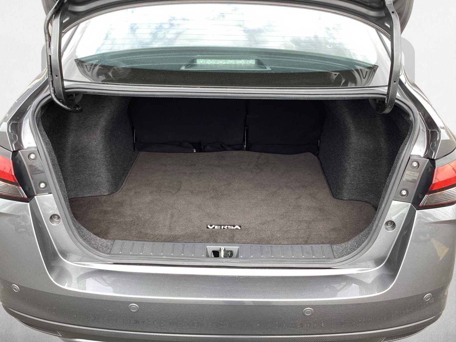 Used 2025 Nissan Versa SV FWD image 16