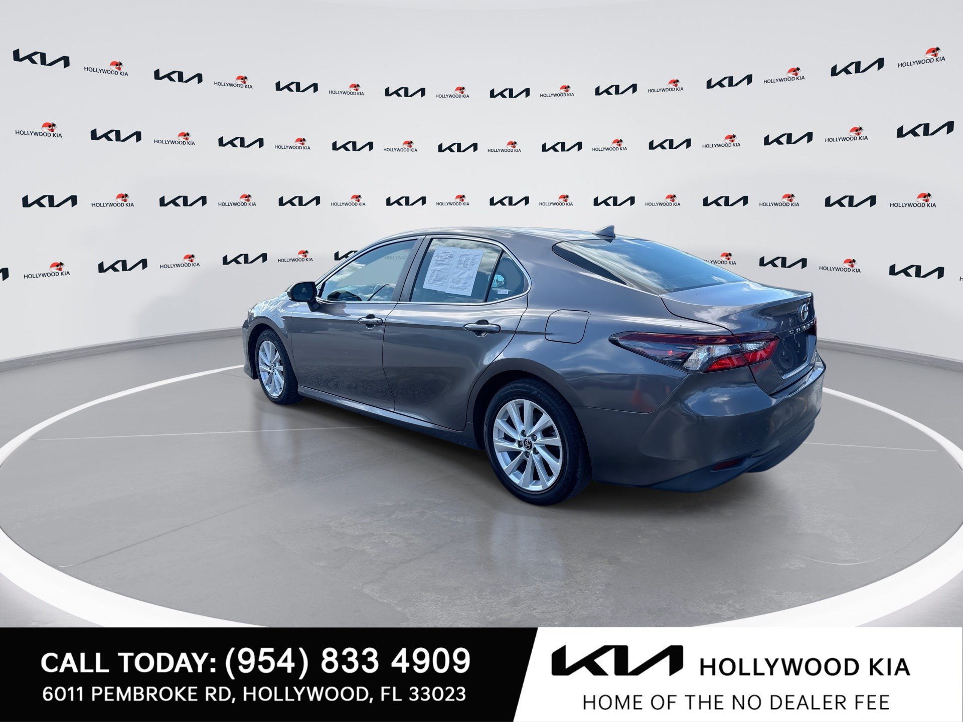 Used 2022 Toyota Camry LE FWD image 6