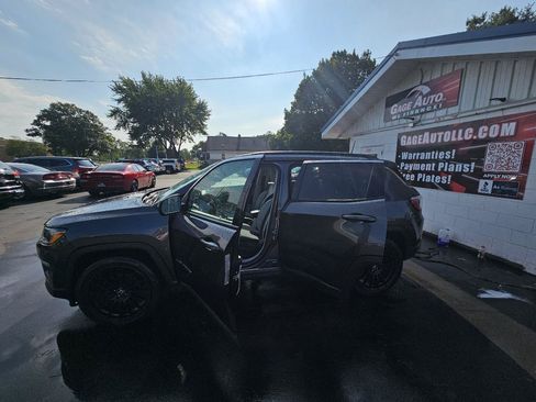 Used 2019 Jeep Compass Latitude w/ Cold Weather Group FWD image 24