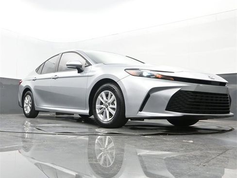 Used 2025 Toyota Camry LE image 21