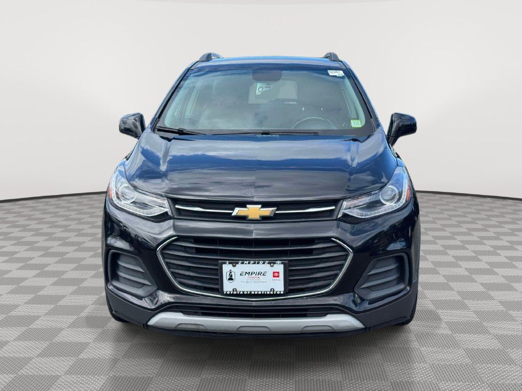 Used 2019 Chevrolet Trax LT w/ LT Convenience Package FWD image 2