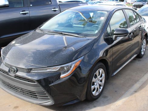 Used 2026 Toyota Corolla LE FWD image 6