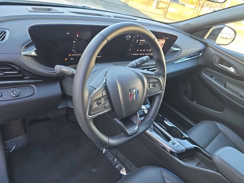Used 2025 Buick Envista Sport Touring image 21