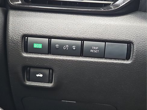 Used 2025 Nissan Sentra SV w/ All-Weather Package FWD image 15