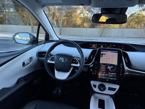 Used 2017 Toyota Prius Prime Advanced image 24