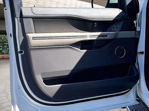 Used 2021 Ford Expedition XLT image 17