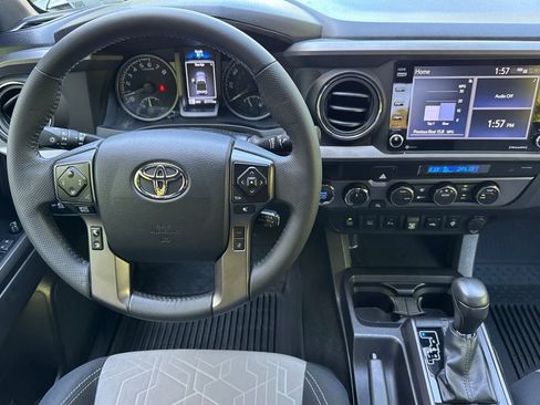Used 2022 Toyota Tacoma TRD Sport w/ Technology Package AWD/4WD image 16