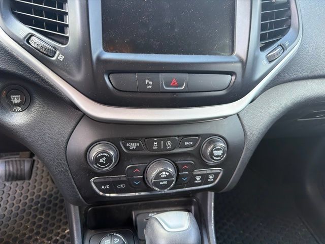 Used 2018 Jeep Cherokee Trailhawk w/ Comfort/Convenience Group AWD/4WD image 15