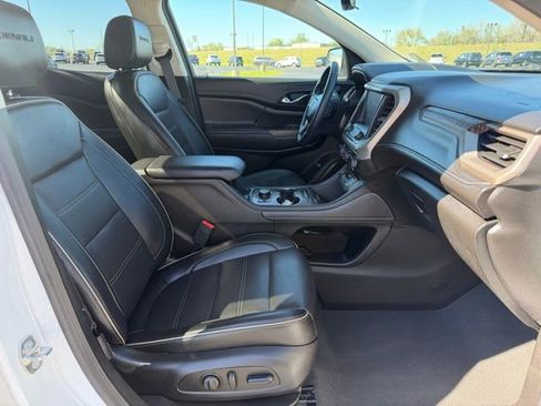 Used 2023 GMC Acadia Denali w/ Denali Ultimate Package FWD image 9