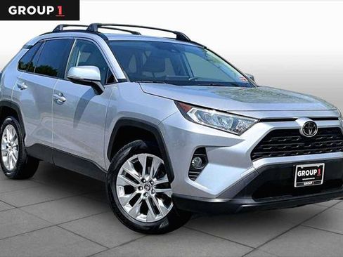 Certified 2019 Toyota RAV4 XLE Premium FWD image 3