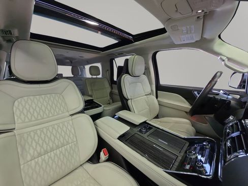 Used 2020 Lincoln Navigator L Black Label w/ Cargo Convenience Package image 27