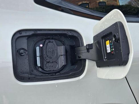 Used 2023 BMW i4 eDrive40 w/ M Sport Package image 28