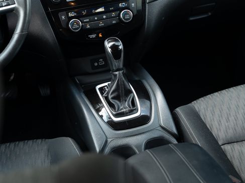 Used 2019 Nissan Rogue SV AWD/4WD image 11