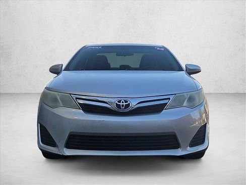 Used 2014 Toyota Camry LE FWD image 2