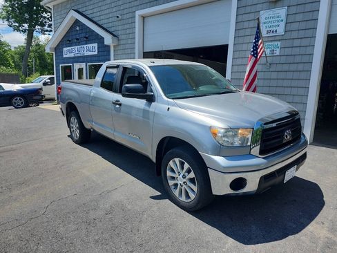 Used 2011 Toyota Tundra 4x4 Double Cab w/ Tow Pkg image 2