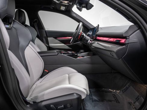 Used 2025 BMW M5 -Carbon Ceramic Brakes, Execut w/ Carbon Package image 29