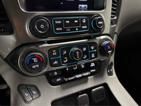 Used 2019 Chevrolet Suburban LT w/ LT Signature Package image 21