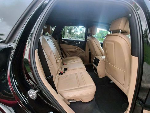 Used 2019 Porsche Cayenne S AWD/4WD image 37