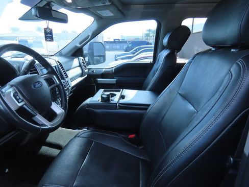 Used 2017 Ford F250 Lariat w/ Lariat Ultimate Package image 5