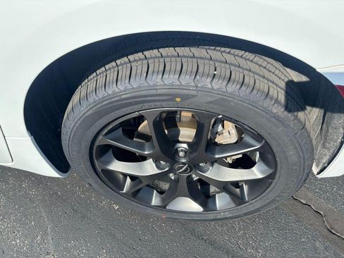 Used 2023 Chrysler Pacifica Touring-L w/ S Appearance Package AWD/4WD image 8