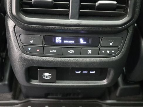 Used 2025 Honda Pilot Black Edition image 12